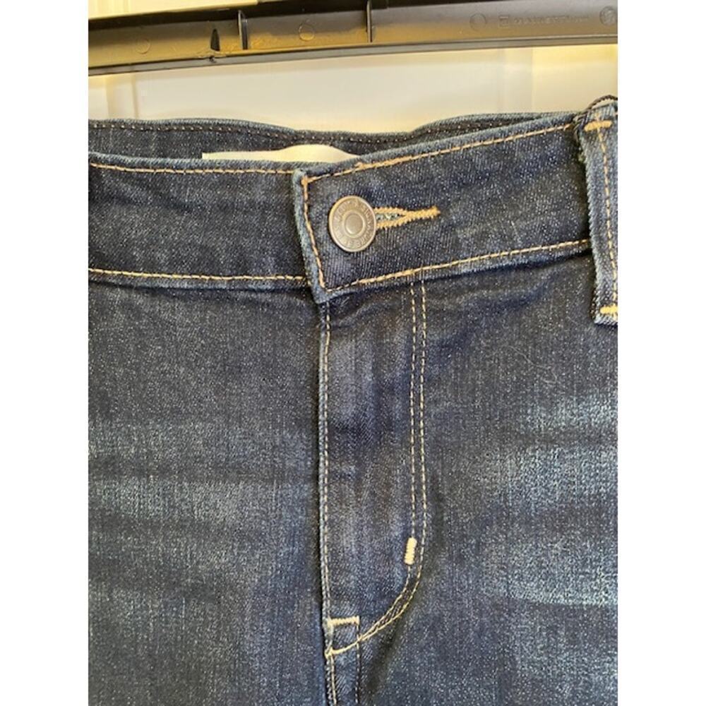 Levi's Signature Mid Rise Dark Wash Shorts Size 16 Waist 33 - Picture 8 of 9